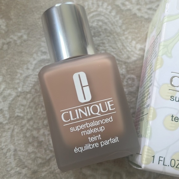 Brand New Clinique Makeup & Skincare Bundle Foundation Moisturizer Eye Cream - Picture 8 of 16